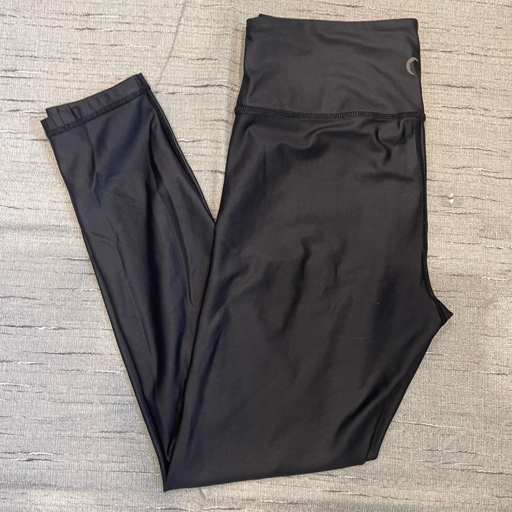 Zyia Size 8-10 Black Metallic Light N Tight 7/8 length